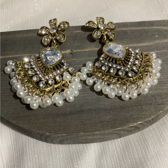 Antique Gold Vintage Style Elegant Sparkly Flower Drop Pearl Tassel Drop Earring - Picture 9 of 16